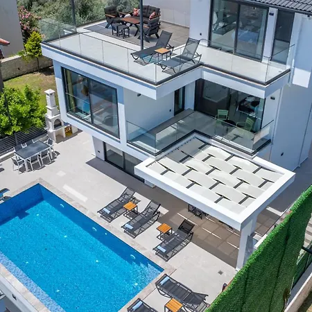 Lovelet Villa *